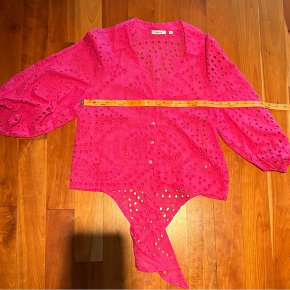 Reitman‘s fuchsia pink eyelet blouse with tie bottom, at waist. - Picture 6 of 10
